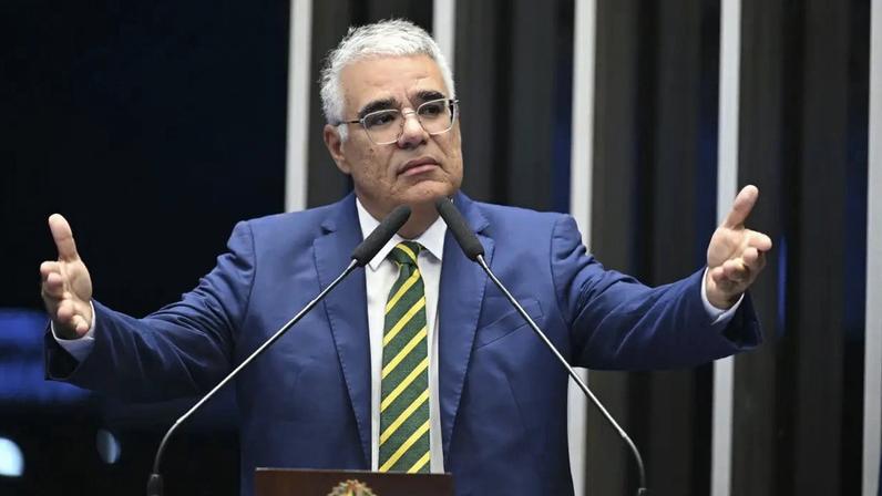 O senador Eduardo Girão