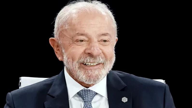 Luiz Inácio Lula da Silva durante reunião ampliada do G7.