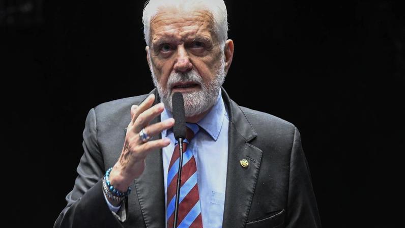 Jaques Wagner no plenário do Senado durante sessão deliberativa (Carlos Moura/Agência Senado)