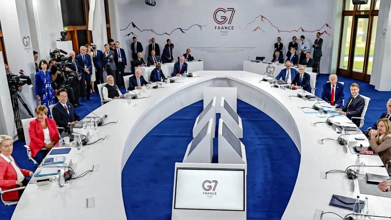 Presidente da República, Luiz Inácio Lula da Silva, durante reunião ampliada do G7 sobre o tema “Relançar um crescimento econômico equilibrado, compartilhado e sustentável, em benefício de todos”, em Évian-les-Bains - França.