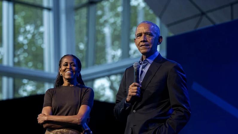 Michelle e Barack Obama, no Obama Presidential Center, em Chicago: o casal discursou nesta quarta-feira, 17, para apresentar o museu a convidados e doadores. (Obama Foundation)