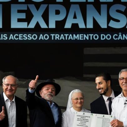 Lula entrega aparelhos de radioterapia em São Paulo