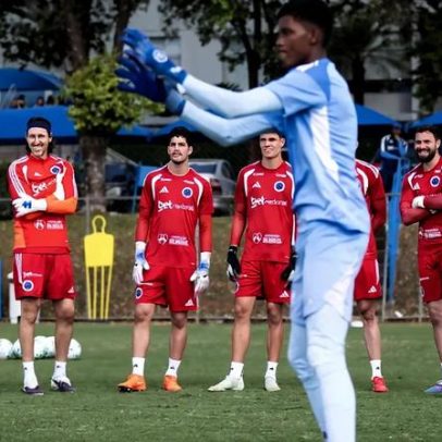 Cruzeiro promove integração entre goleiros da base e do elenco profissional