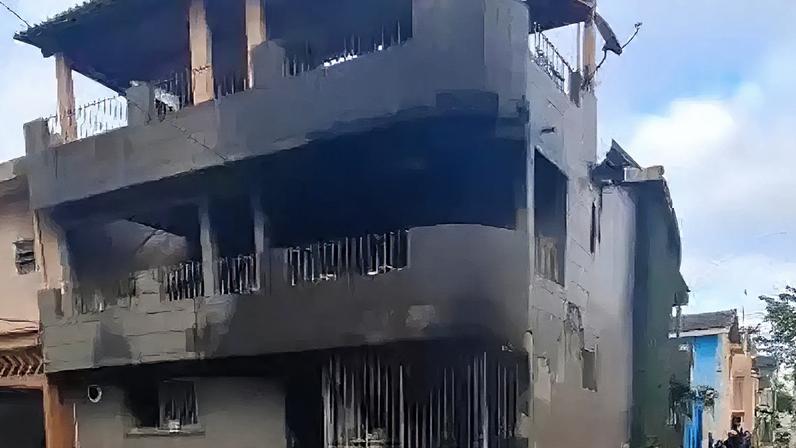 Incêndio que destruiu a casa de Eric e sua família precisa de apoio
