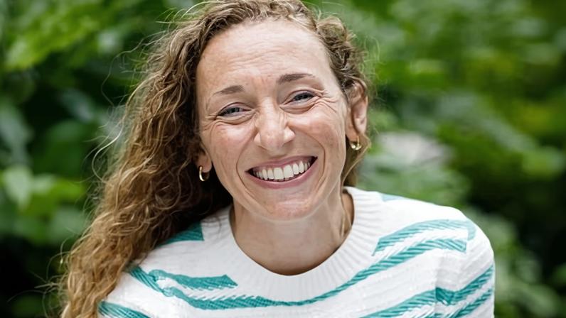 Virginia Evans, vencedora de prêmio feminino, comenta sua jornada ao sucesso