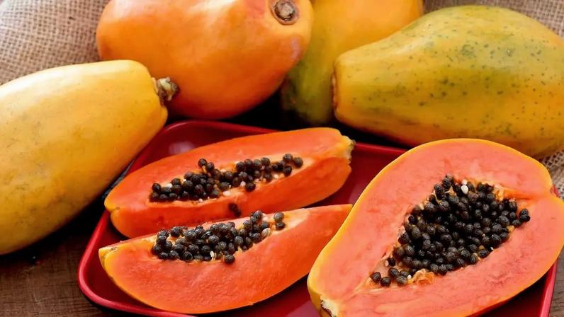 Veja como a dupla de mamão e cúrcuma é ótima para a saúde