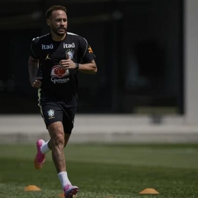 Neymar publica foto assistindo ao jogo da seleção brasileira