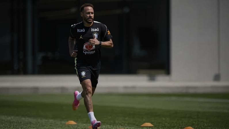 Neymar segue em recuperação de lesão na seleção brasileira