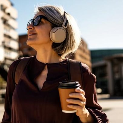 Cientistas trabalham em fones que bloqueiam ruídos e deixam ouvir quem você ama