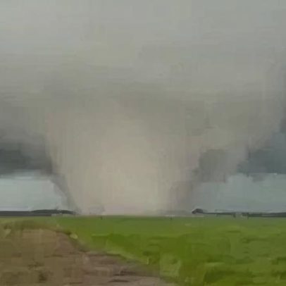 Caçador de tempestades retira homem dos escombros após tornados nos EUA