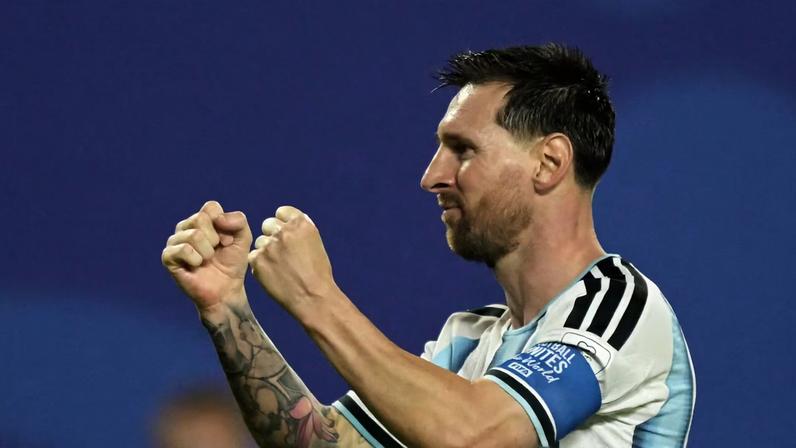 Messi comemora gol marcado pela Argentina sobre a Argélia, na estreia da Copa do Mundo (Foto: Juan Mabromata/AFP)