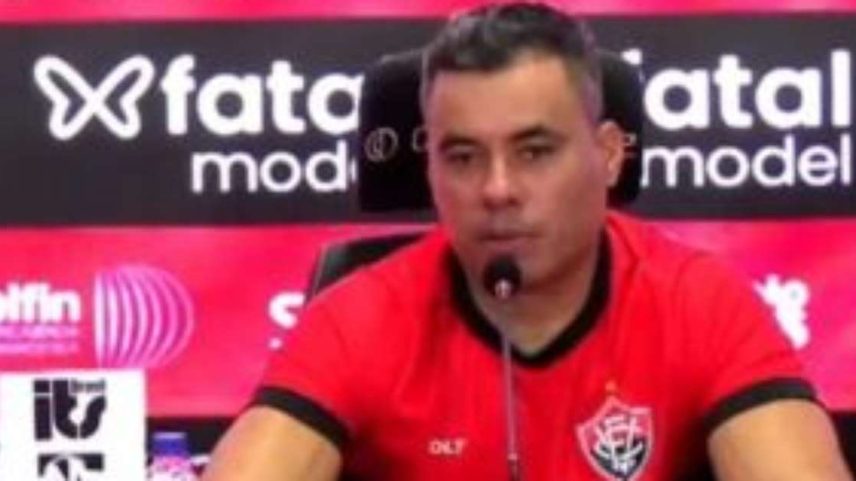 Jair Ventura durante coletiva