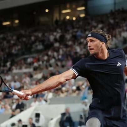 Jakub Mensik enfrenta Zverev nas semis de Roland Garros 2026