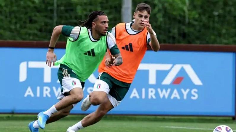 Jogadores da Itália durante treinamento da seleção / Jogada10