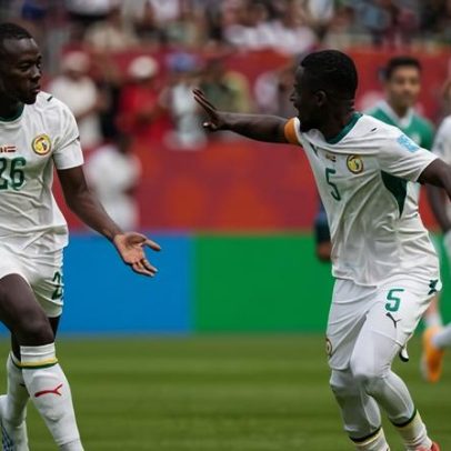 Senegal mantém esperança de vaga nas oitavas ao vencer Iraque com goleada