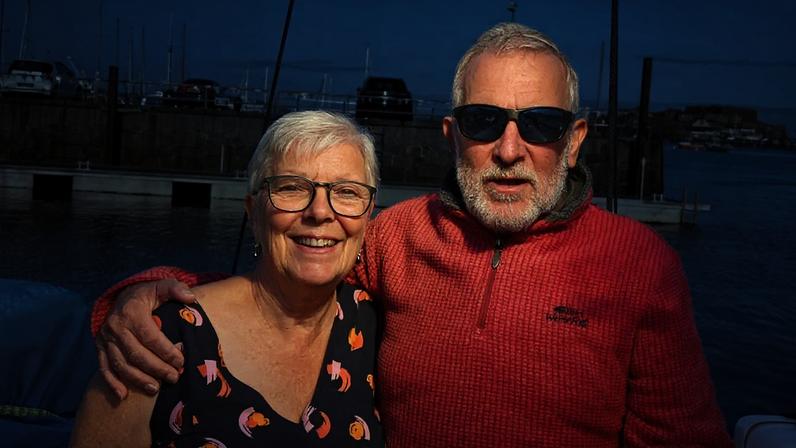 Jane e Alan Kelvey tiveram um incidente com um navio de guerra russo no Canal da Mancha