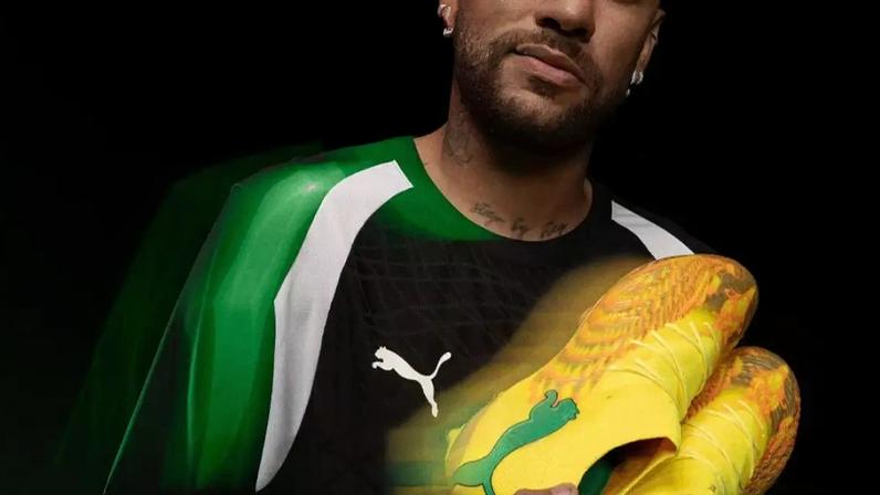 Neymar Jr com as chuteiras amarelas da Puma