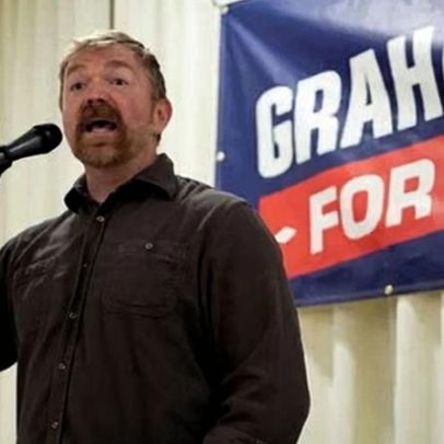 Graham Platner vence primária democrata no Maine após contornar escândalos