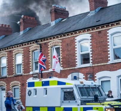 Distúrbios em Belfast reacendem avaliação da influência loyalista