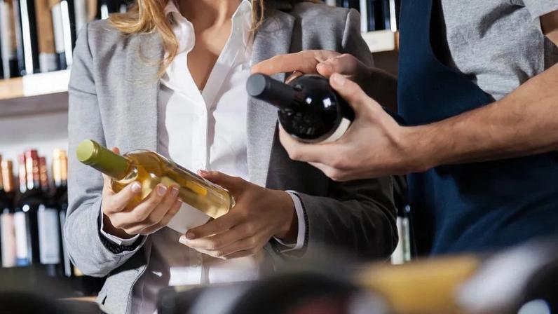 Vendedores de vinho enfrentam crise e lenta agonia de um ofício