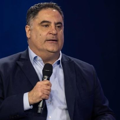 Comentador de esquerda dos EUA chama banimento pelo Reino Unido de kafkiano