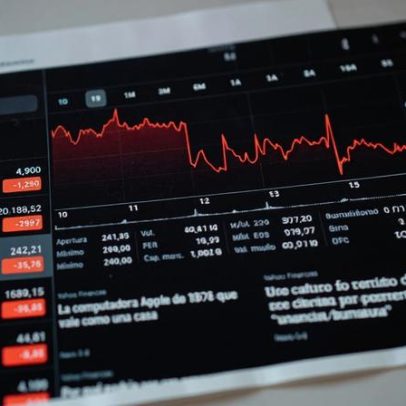 Ibovespa fecha em queda com ações de Petrobras e PRIO