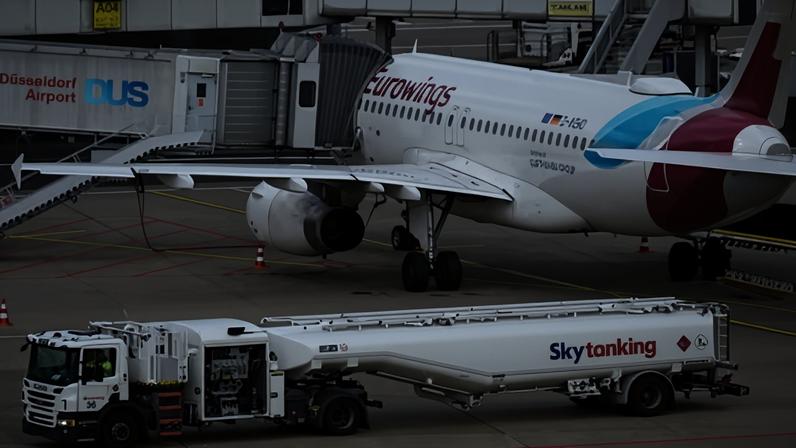 ‘High oil prices will inevitably mean higher ticket prices,’ says Willie Walsh, Iata’s director general. ‘There’s just no way to avoid that.’ Photograph: Ina Fassbender/AFP/Getty Images