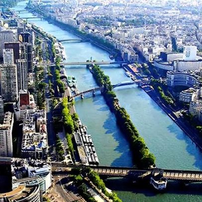 Pontes sobre o Sena destacam charme romântico de Paris