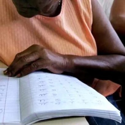 Analfabetismo fica abaixo de 5% pela 1ª vez, mas Brasil não atinge meta