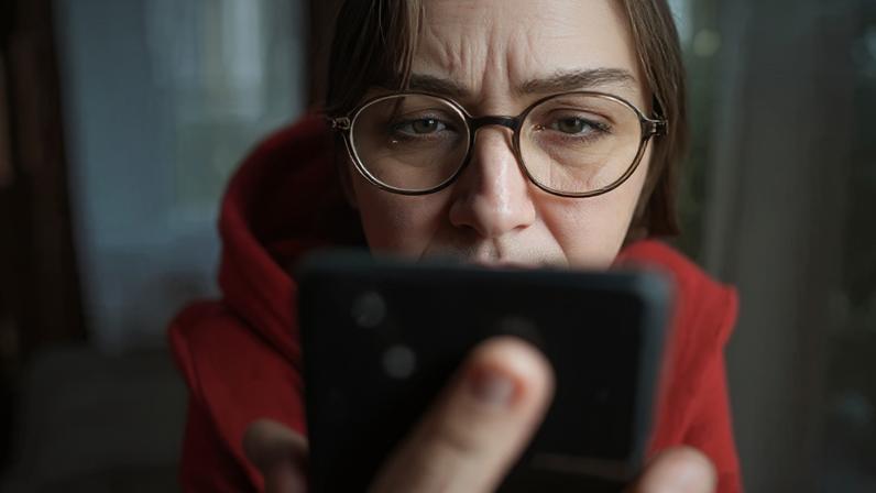 Golpes com IA aumentam enquanto fraudadores visam pessoas