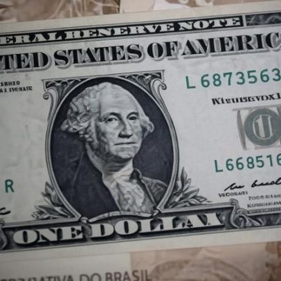 Dólar cai para R$5,06 com acordo EUA-Irã em pauta; recua 1,86% na semana