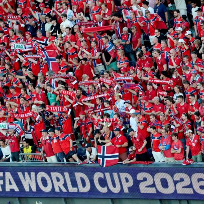 Coreografia Viking Row embala goleada da Noruega na estreia da Copa