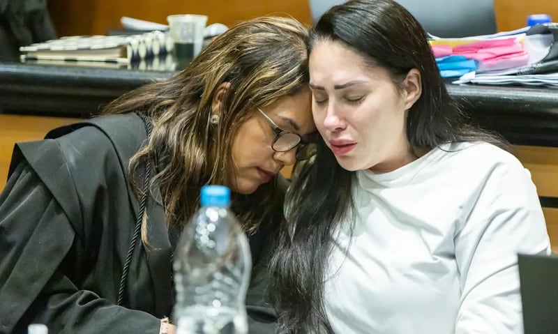 Monique chorou ao ouvir a decisão da Justiça