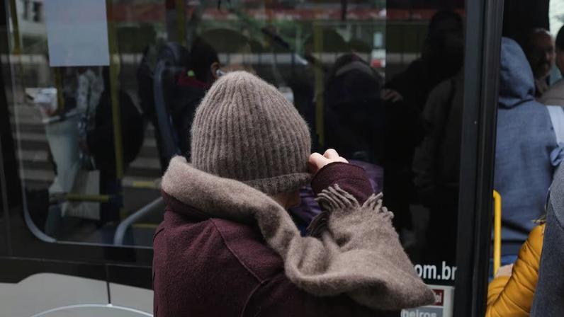 Massa de ar polar mantém o tempo fechado na capital paulista. Máxima não deve passar dos 18ºC, segundo o CGE