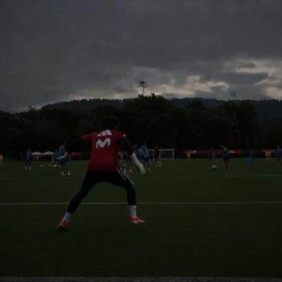 Trio de goleiros da Espanha se destaca em treino