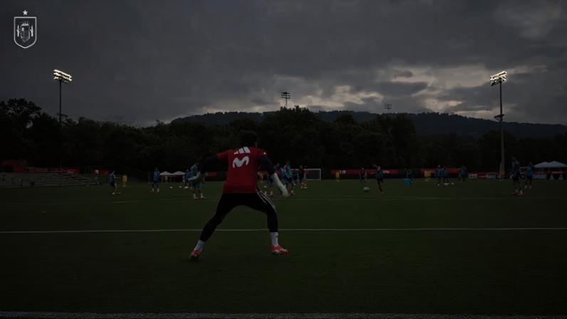 Trio de goleiros da Espanha se destaca em treino