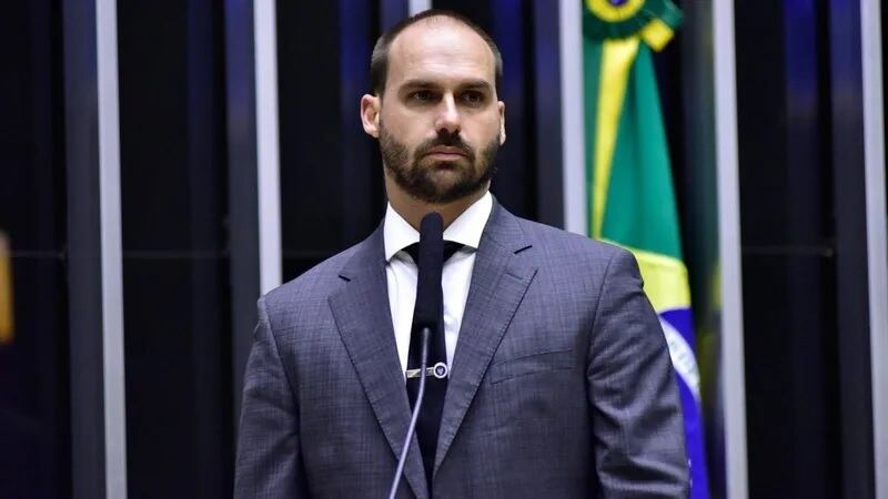 Eduardo Bolsonaro será julgado nesta terça-feira (16) e é acusado de coação no curso do processo