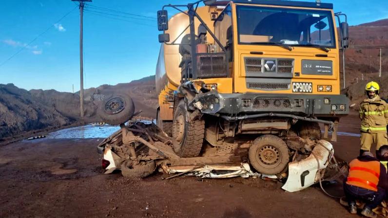 Vítima morreu após carro ser esmagado por caminhão-pipa
