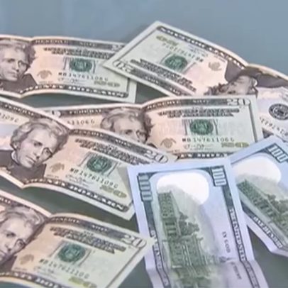 Dólar sobe 0,10% e fecha em R$5,06 com tombo do petróleo após acordo EUA-Irã