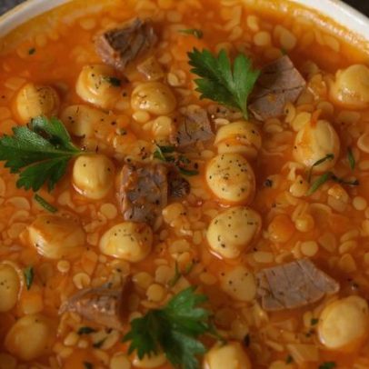 Cinco sopas ricas em proteínas para almoço e jantar