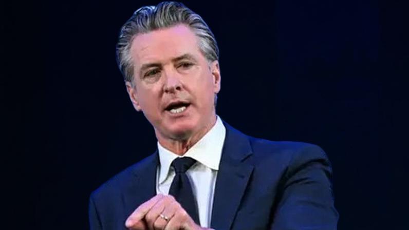 Newsom afirma que DOJ investiga esposa e ex-assessores