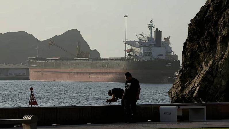 US-Iran: reabertura do Estreito de Hormuz e isenção de sanções ao petróleo e Líbano