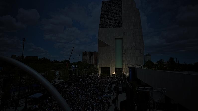 Abertura do Obama Center desperta orgulho e apreensão no Sul de Chicago
