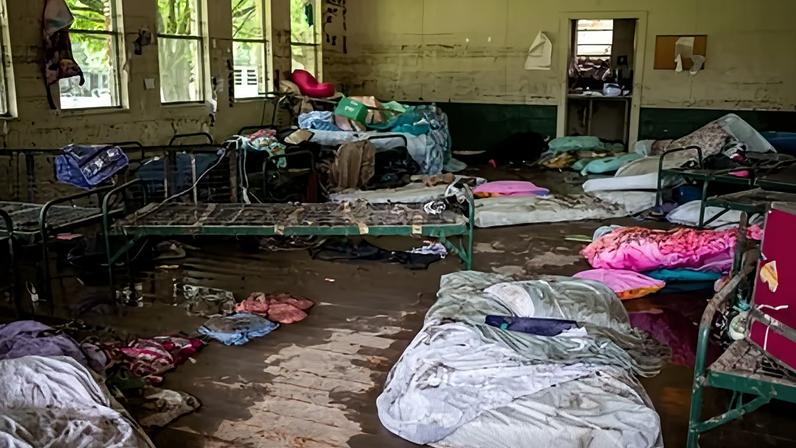 Camp Mystic entra com falência após 28 mortes nas inundações no Texas em 2025