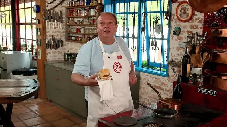 Dei adeus ao iFood depois que aprendi esse hambúrguer no pão francês com Érick Jacquin, do 'MasterChef Brasil': é simples e cabe na dieta.