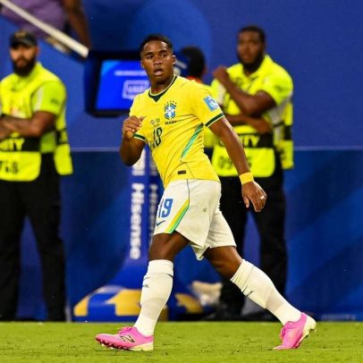 Esparadrapo no dedo de Endrick repercute na web durante jogo