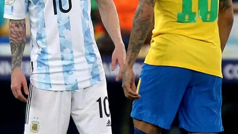 Müller compara Neymar com Messi durante a live Seleção Estadão.