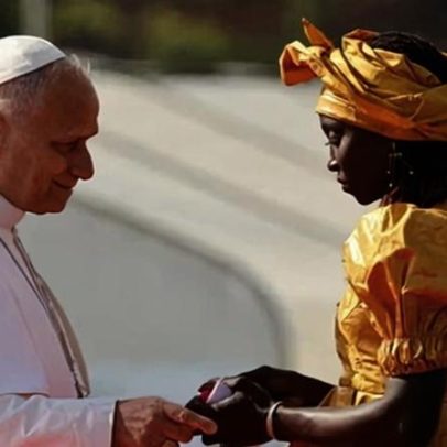 Todos nós somos migrantes, diz o papa ao chegar a Tenerife