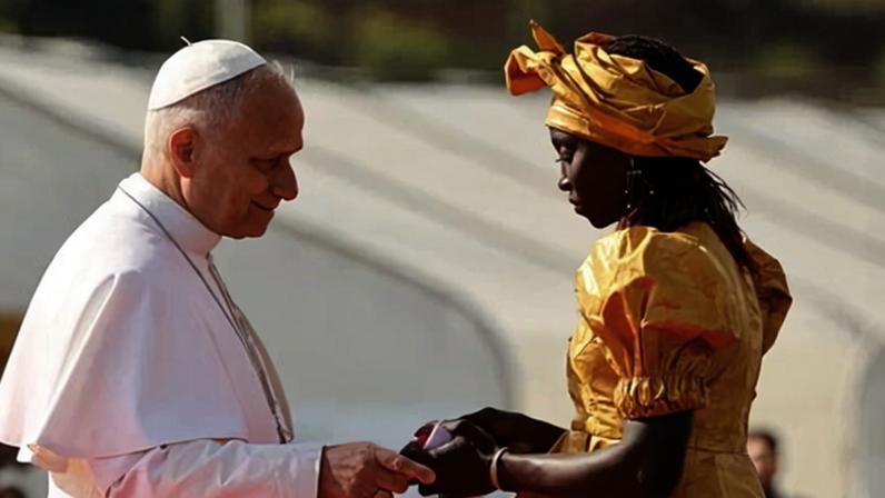 Todos nós somos migrantes, diz o papa ao chegar a Tenerife