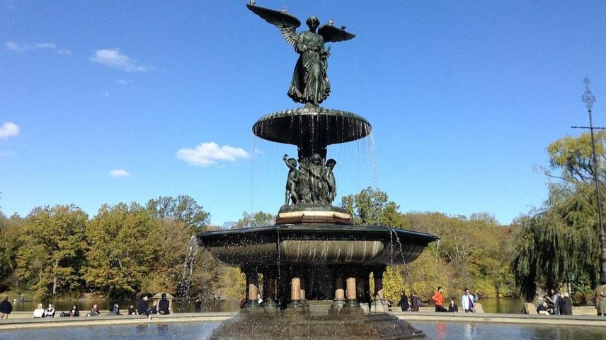 Fonte Bethesda, imponente e ornamental, em Central Park